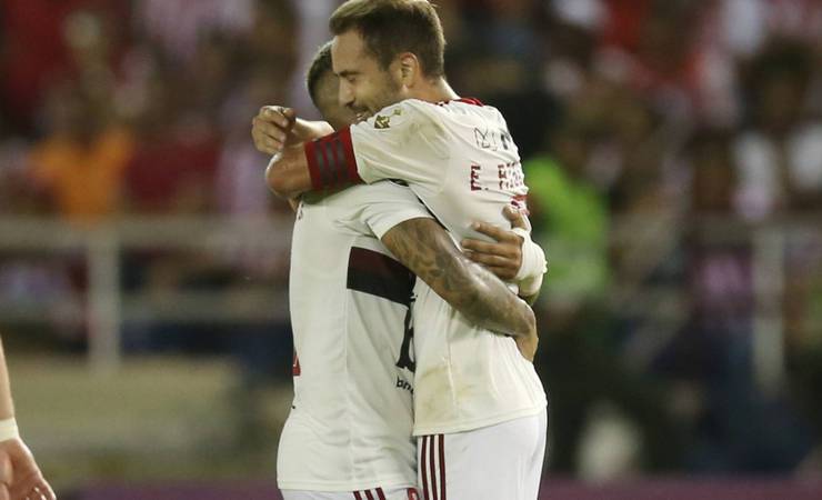 Flamengo supera desfalques e vence o Junior na estreia da Libertadores