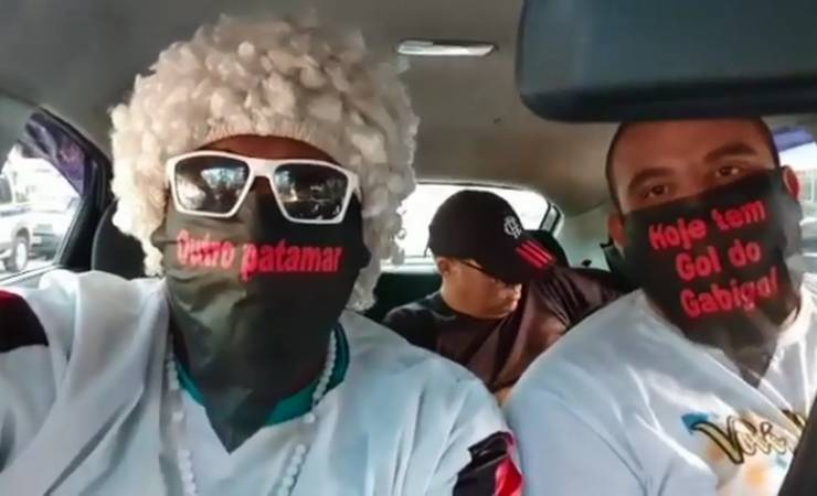 Torcedores do Flamengo usam máscaras de 'outro patamar' contra o coronavírus