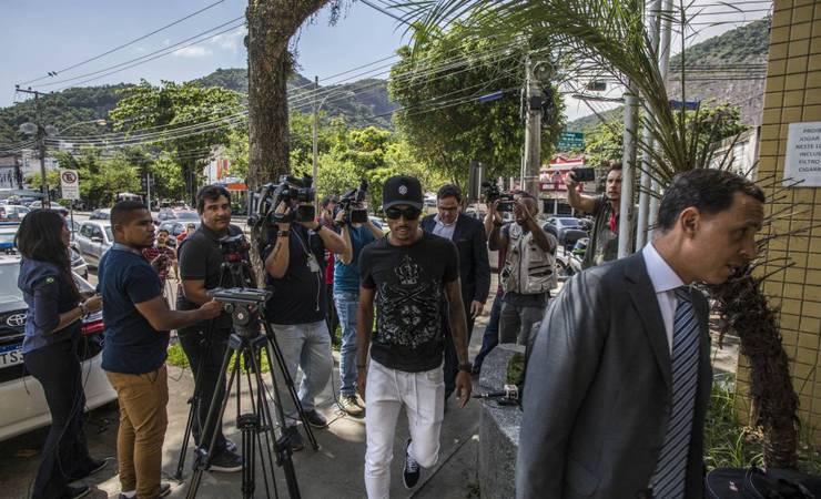 Investigado por CNH falsa, Bruno Henrique posta mensagem: 'Nada vai me abalar'
