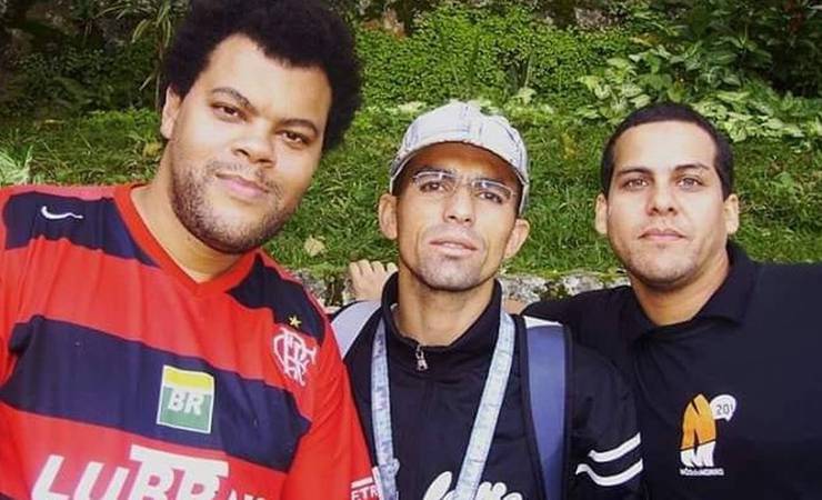 Do convite da 'FlaTV' à missão familiar: conheça as histórias de torcedor de Babu Santana