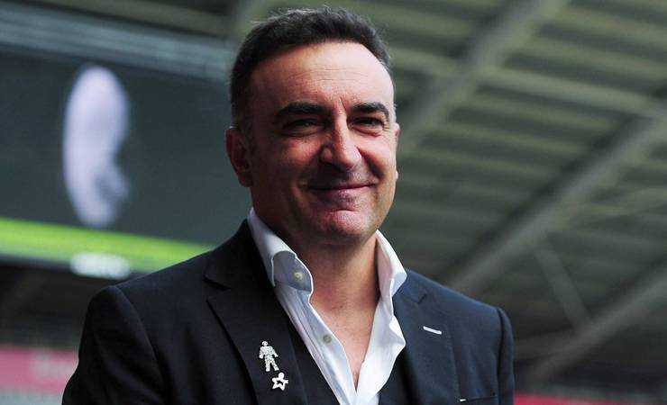 Alvo do Flamengo, Carvalhal tem sonho de voltar à Inglaterra e trauma recente com violência