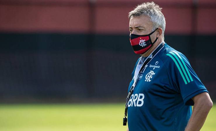 Flamengo corre para obter visto e regularizar Dome para estreia do Brasileiro