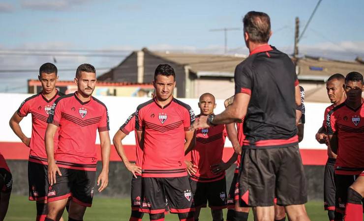 CBF libera atletas do Atlético-GO que testaram positivo para Covid-19 para jogo contra Flamengo