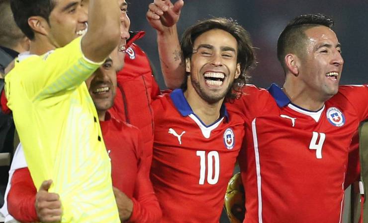 Isla chega a acordo com o Flamengo para substituir Rafinha, diz imprensa internacional