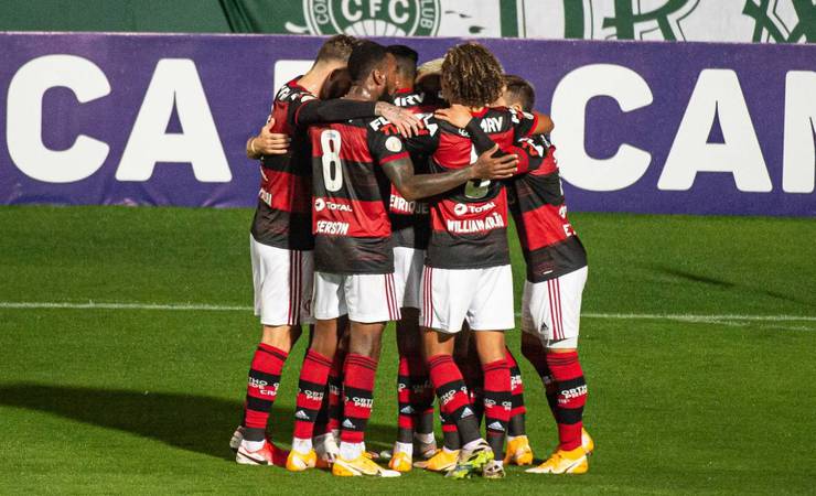 Flamengo de Dome joga para o gasto e bate o Coritiba com brilho de Arrascaeta