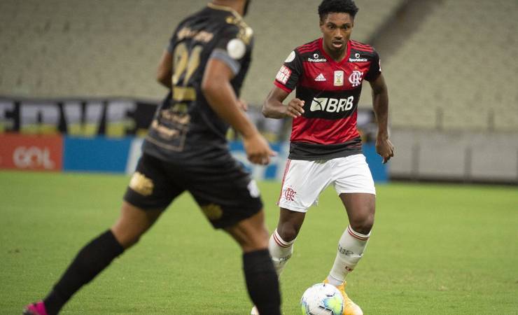 Flamengo sofre com desfalques, é derrotado pelo Ceará e encerra série de vitórias no Brasileiro