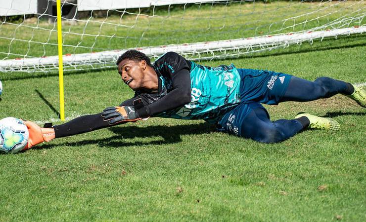 Flamengo: Hugo Neneca deve ser mantido contra o Athletico-PR; Diego Alves é esperado na próxima semana