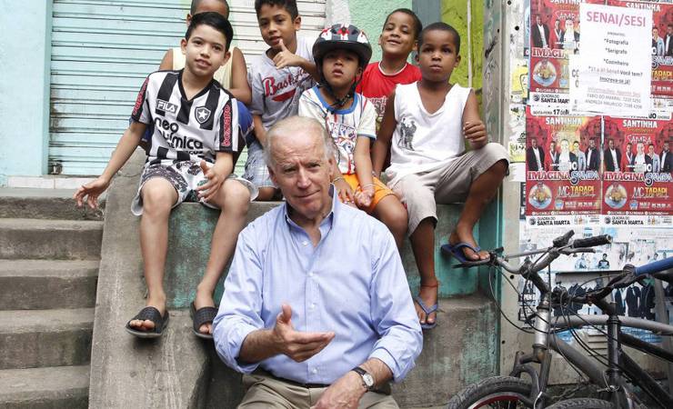 'Botafoguense' que viralizou em foto com Joe Biden em 2013 hoje é Flamengo: 'Não gosto do Trump'