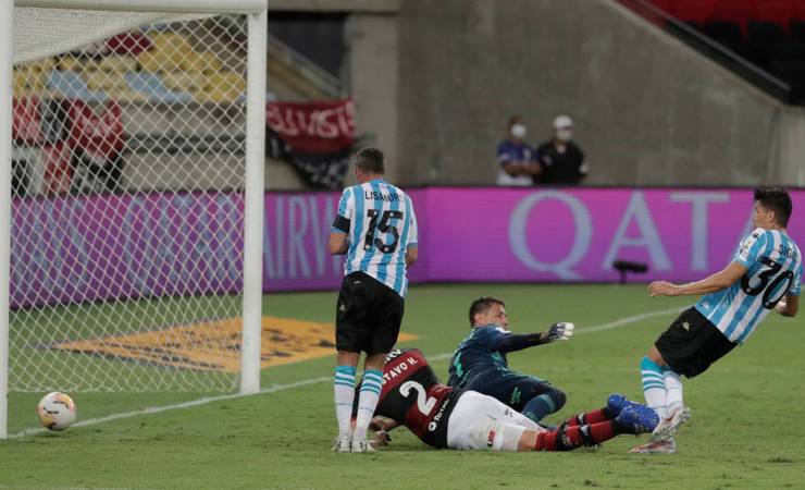 Torcedores do Flamengo protestam no Maracanã após eliminação na Libertadores