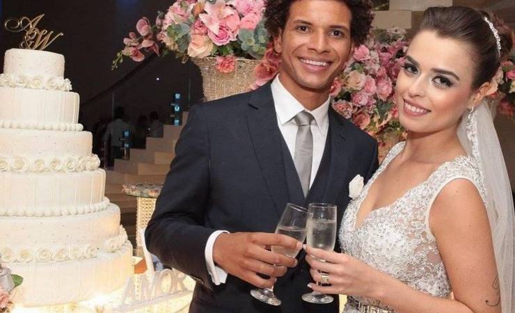 Willian Arão, do Flamengo, comemora cinco anos de casamento