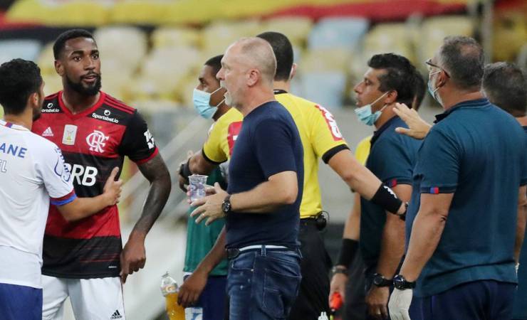 Em rede social, Flamengo repudia caso de injúria racial a Gerson; Vasco e Botafogo apoiam