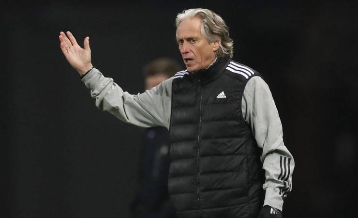 Torcedores do Benfica querem mandar Jorge Jesus de volta para o Flamengo: 'É uma fraude'