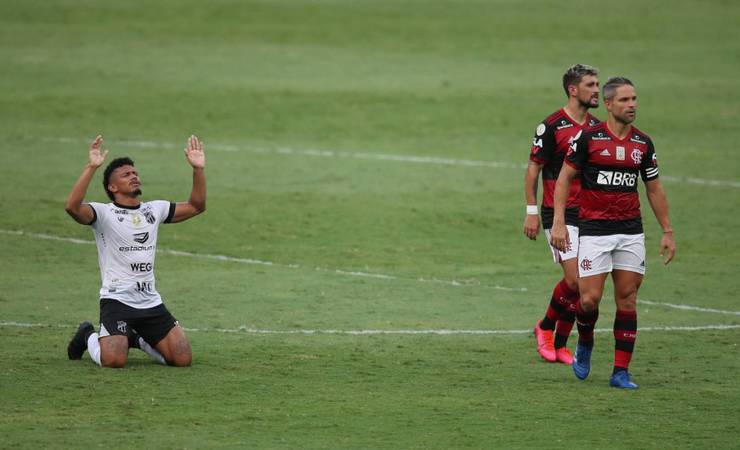 Flamengo é derrotado pelo Ceará e aumenta pressão sobre Rogério Ceni