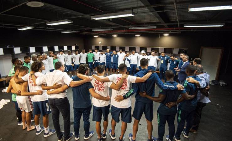 Hit que embalou vestiário do Flamengo é sucesso na América do Sul e cantado por 'Mamonas Assassinas do Uruguai'