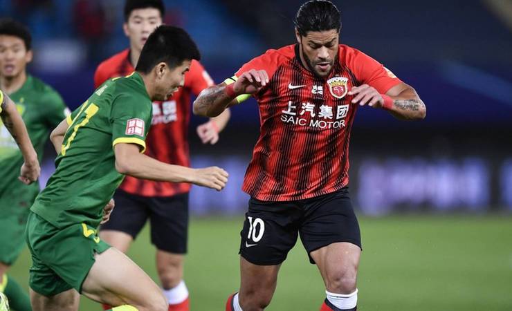Flamengo descarta investida em Hulk, que avalia opções fora do Brasil