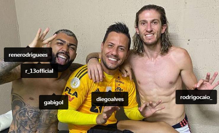 Filipe Luís marca Rafinha em foto e anima torcedores do Flamengo: 'Spoiler'