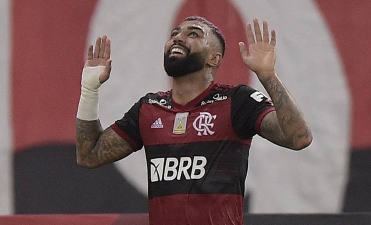 Flamengo vence o Vasco e segue na perseguição ao Internacional: 2 a 0