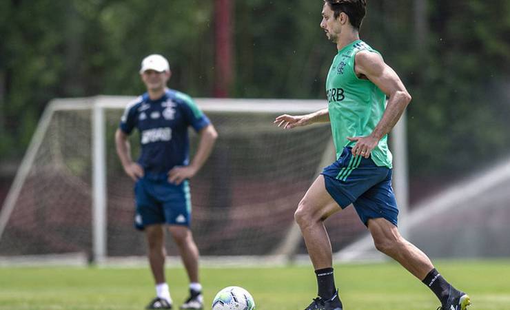 Flamengo não detecta lesão em Rodrigo Caio, mas zagueiro seguirá tratamento no tornozelo