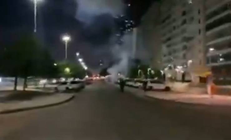 Torcedores do Flamengo promovem foguetório em hotel onde Internacional está hospedado; três são detidos