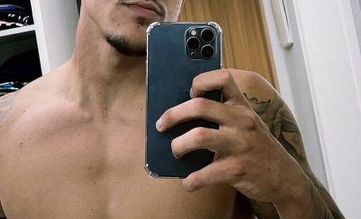 Pedro pinta o cabelo após título do Flamengo, e Bruna Marquezine alfineta: 'Não tinha coisa pior para inventar?'
