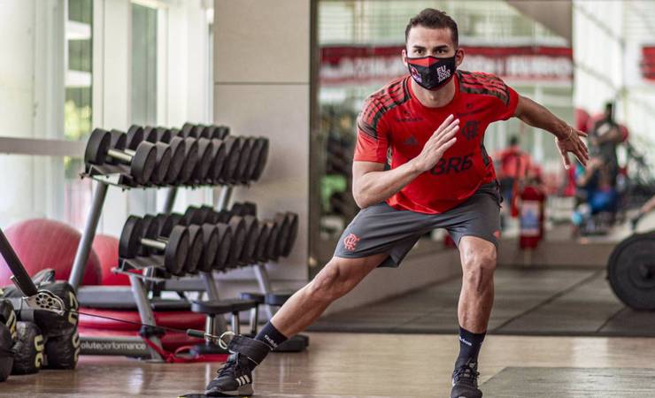 Flamengo: recuperando-se de lesão, Thiago Maia faz trabalhos na academia visando retorno