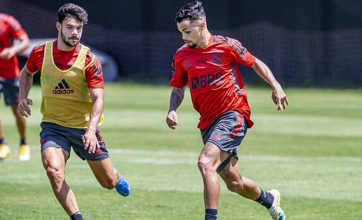 Flamengo treina com Michael e Hugo Moura entre os titulares