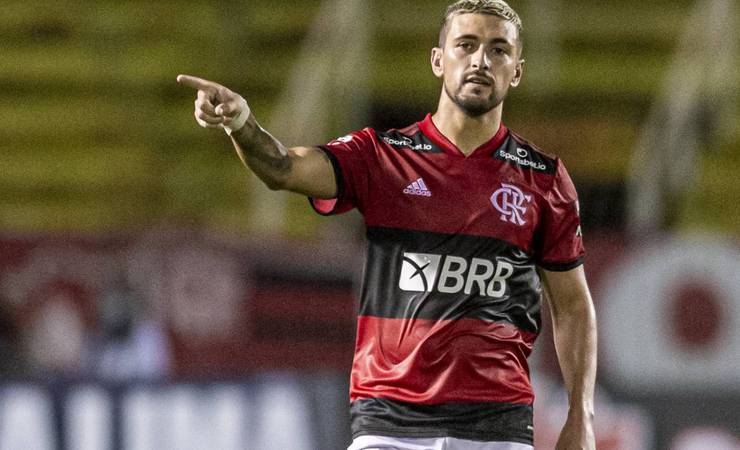 Flamengo vence o Bangu no retorno dos titulares e mantém a liderança do Carioca