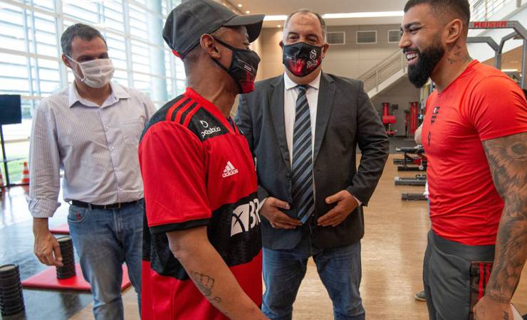 Flamengo leva motorista Robson Oliveira para conhecer o Ninho do Urubu