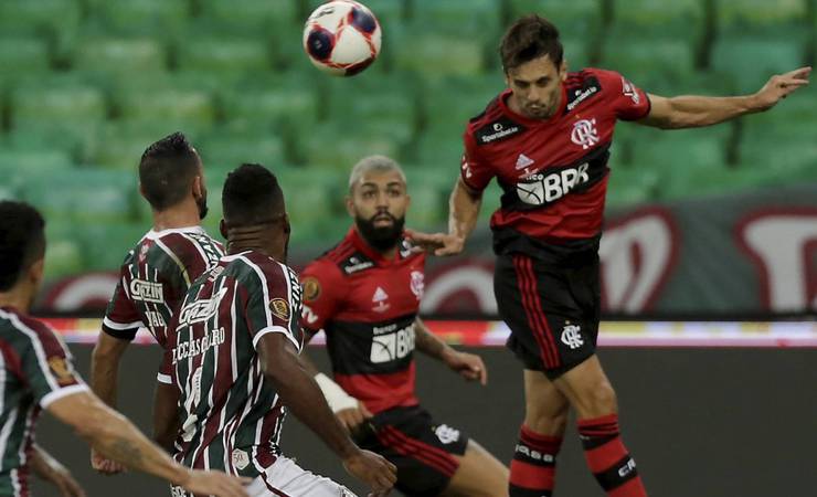 Mesmo com zaga ideal, Flamengo não se livra de problema no jogo aéreo