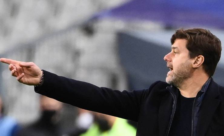 Alvo de críticas e com o cargo em risco, Pochettino diz estar ‘tranquilo’ à frente do PSG