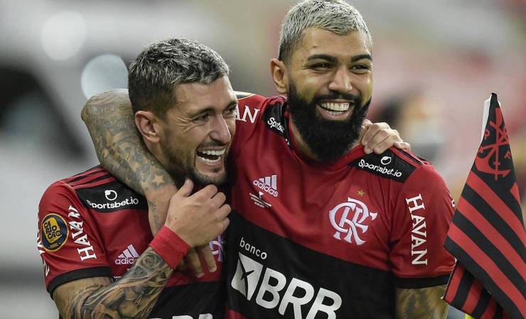 Camisas de Gabigol, Fred, Arrascaeta e Nenê na final do Carioca são leiloadas; saiba quanto cada uma arrematou