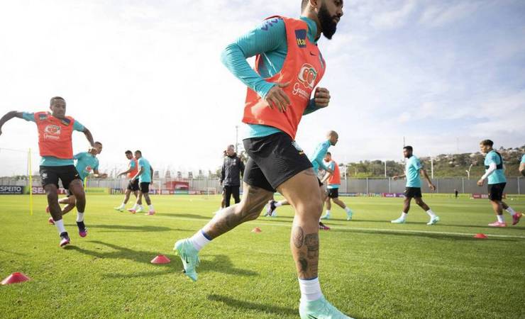 Após polêmica com Flamengo, Gabigol treina com a seleção e tem evolução de olho em estreia da Copa América
