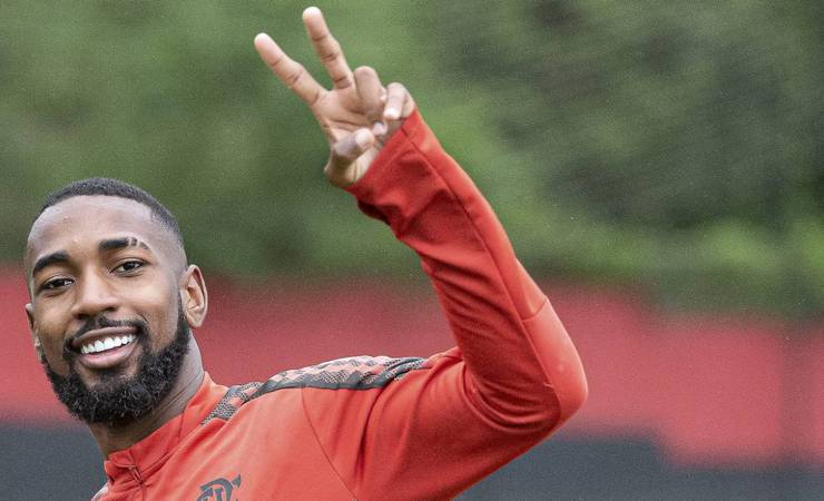 Flamengo enfrenta o América-MG com as voltas de Rodrigo Caio e Gerson