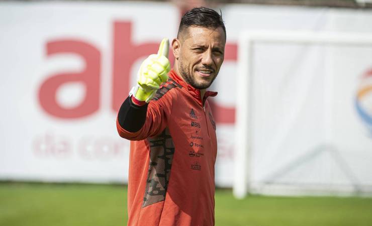 Goleada sofrida pelo Flamengo evidencia má fase de Diego Alves, e renovação vira incógnita