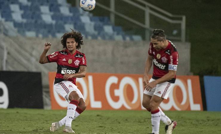 Diego torce o joelho e vira dúvida no Flamengo para o clássico com o Fluminense