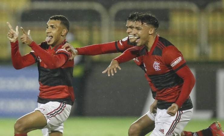 Flamengo campeão brasileiro sub-17: rubro-negros vão à loucura com gol de 'Pet, aos 43'