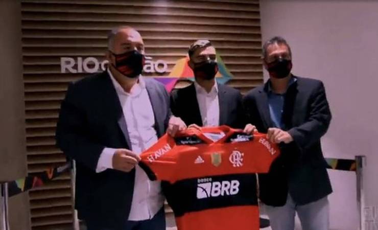 Anunciado pelo Flamengo, Andreas Pereira chega ao Rio e diz: 'Preparado para jogar'