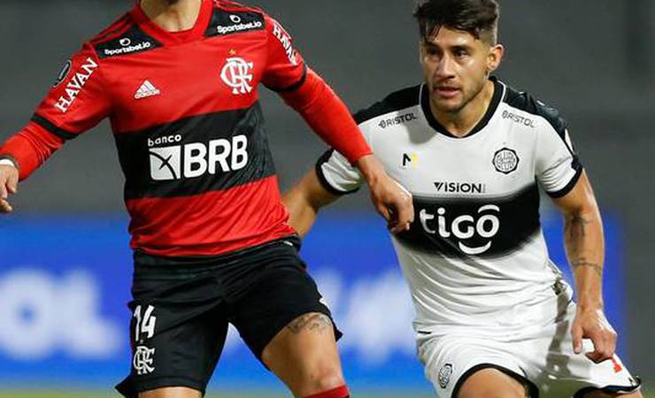Empresário de Arrascaeta acena com parcelamento de direitos, e Flamengo propõe aumento de 40%