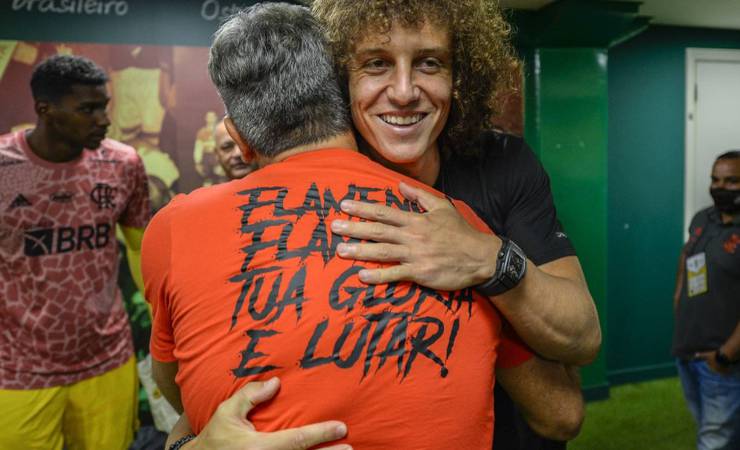 David Luiz vai ao vestiário do Flamengo antes de jogo com o Palmeiras e se diz ansioso para entrar em campo