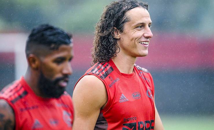 David Luiz evolui no Flamengo, mas ainda não tem estreia confirmada. Bruno Henrique treina com elenco