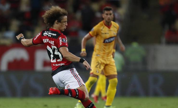 David Luiz dá segurança ao Flamengo em estreia e é ovacionado pela torcida