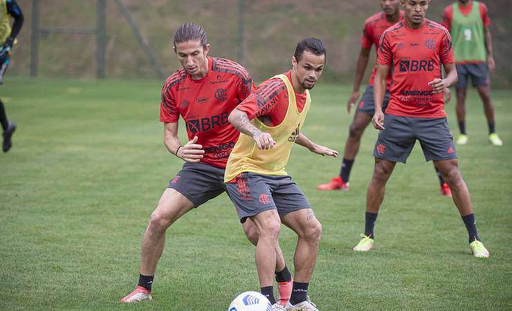 Filipe Luís vai a campo em treino do Flamengo e deve voltar contra o Fortaleza