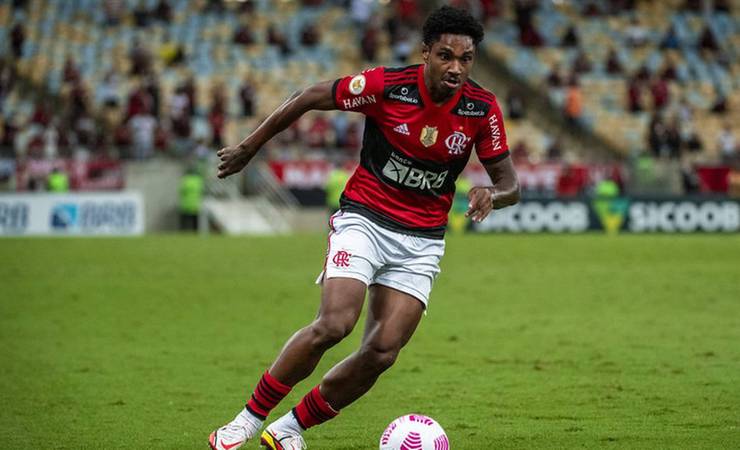 Patrocinador cobra o Flamengo que atletas joguem de meias levantadas e não tem resposta: 'Todos somem'