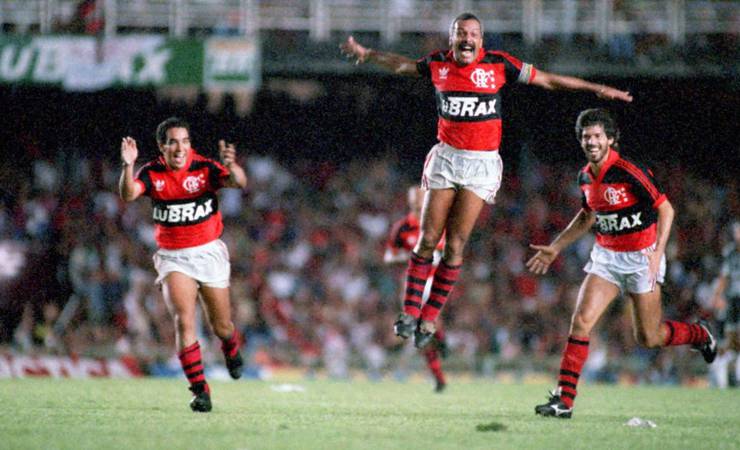 'Maestro': livro sobre Júnior, já na reta final de carreira, sendo campeão pelo Flamengo