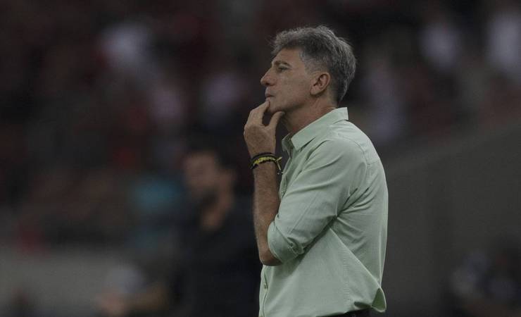 'Se o problema sou eu, não tem problema', disse Renato Gaúcho, abatido por exaltação a Jesus, mas mantido no Flamengo com apoio do elenco