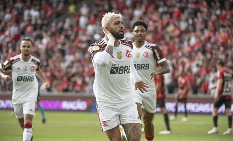 Gabigol desencanta, mas Flamengo cede empate ao Athletico-PR em jogo marcado por erro do VAR