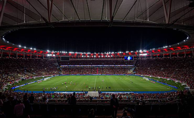 Flamengo irá a julgamento no STJD por causa de cantos homofóbicos da torcida