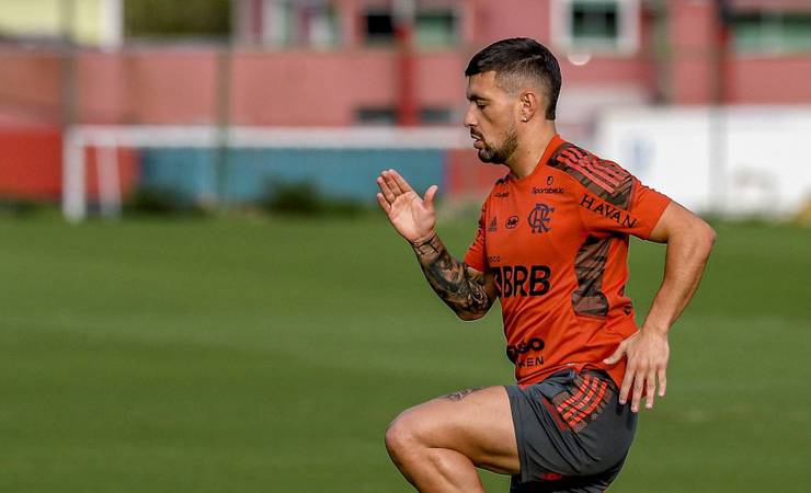Alívio no Flamengo: Uruguai convoca seleção sem Arrascaeta