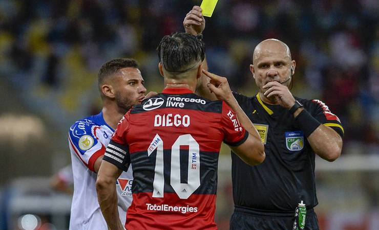 Diego Ribas, do Flamengo, comenta briga com Rossi, do Bahia: ‘Tive uma reação incompatível’