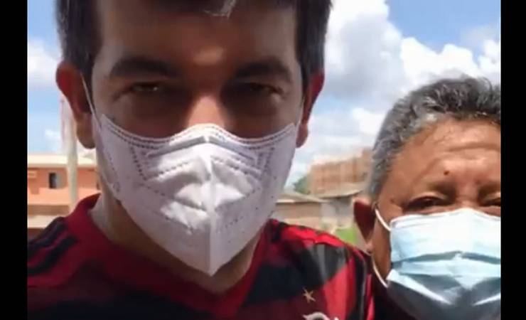 Senador Randolfe Rodrigues posta palpite na final da Libertadores: 'Bora Mengão, hoje o tri vem!'; vídeo